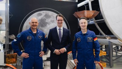 Besichtigung der DLR-Ausstellung im envihab