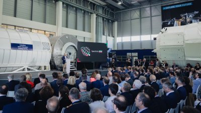 Raumfahrtbotschafter Ewald während seiner Rede