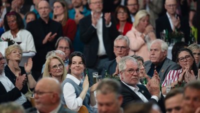 Das Publikum applaudiert