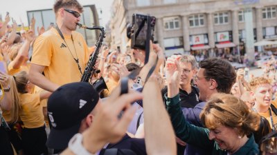 „Team D“ kehrt zurück nach Deutschland – Ministerpräsident Wüst nimmt deutsche Athletinnen und Athleten in Köln in Empfang