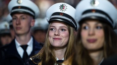Mehr als 3.000 Frauen und Männer legen Diensteid für die Polizei NRW ab – Rekordeinstellungszahl für Nordrhein-Westfalen