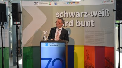 Eröffnung der Wanderausstellung „schwarz-weiß wird bunt - 70 Jahre NRW"