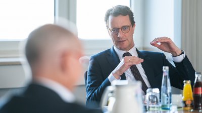 Ministerpräsident Hendrik Wüst besucht Air Liquide in Oberhausen