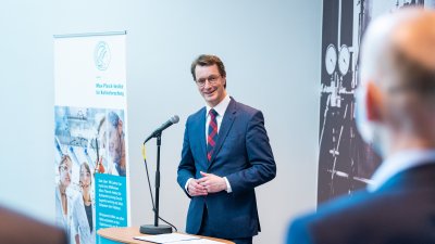 Ministerpräsident Hendrik Wüst und Wissenschaftsministerin Isabel Pfeiffer-Poensgen treffen Prof. Benjamin List