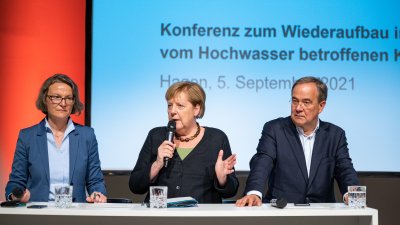 Bundeskanzlerin Angela Merkel und Ministerpräsident Armin Laschet im Märkischen Kreis und in Hagen