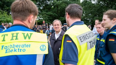 Bundesinnenminister Horst Seehofer und Ministerpräsident Armin Laschet besuchen die Steinbachtalsperre im Kreis Euskirchen