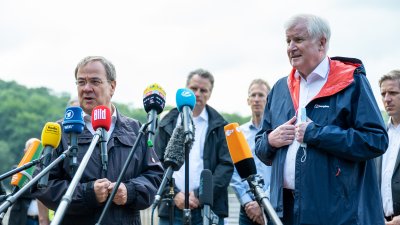 Bundesinnenminister Horst Seehofer und Ministerpräsident Armin Laschet besuchen die Steinbachtalsperre im Kreis Euskirchen