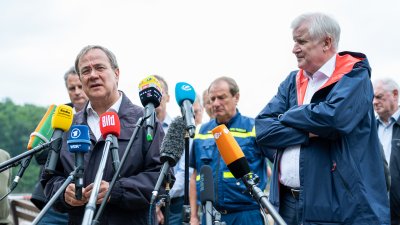 Bundesinnenminister Horst Seehofer und Ministerpräsident Armin Laschet besuchen die Steinbachtalsperre im Kreis Euskirchen