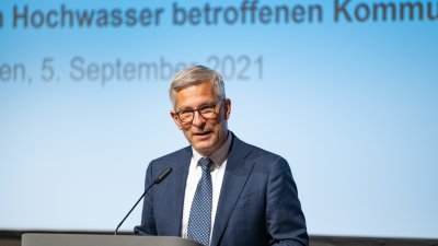 Bundeskanzlerin Angela Merkel und Ministerpräsident Armin Laschet im Märkischen Kreis und in Hagen