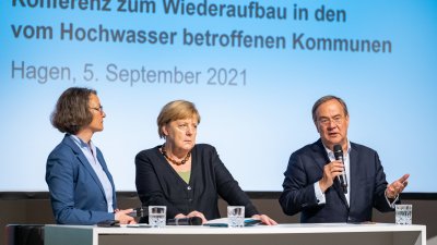 Bundeskanzlerin Angela Merkel und Ministerpräsident Armin Laschet im Märkischen Kreis und in Hagen