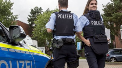 Präsentation der Hightech-Schutzweste in Vor- und Rückansicht
