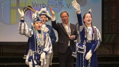 Ministerpräsident Armin Laschet empfängt die Kinderprinzenpaare und Kinderdreigestirne aus Nordrhein-Westfalen