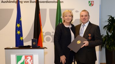 Ministerpräsidentin Hannelore Kraft überreicht Bundesverdienstorden an Albert Ritter, 13.12.2013