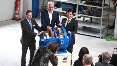 Wirtschaftsminister Duin und Generalkonsul Feng besuchen NGC Europe