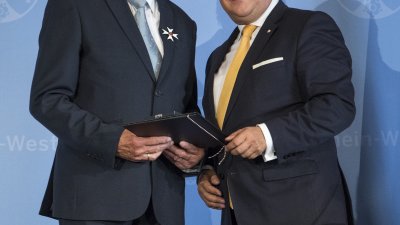 Verdienstorden des Landes Nordrhein-Westfalen an Dr. Manfred Pollert