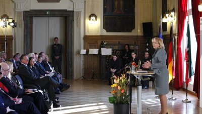 Ministerpräsidentin überreicht Bundesverdienstorden an 14 Bürgerinnen und Bürger aus Nordrhein-Westfalen, 01.02.2012