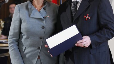 Ministerpräsidentin überreicht Bundesverdienstorden an 14 Bürgerinnen und Bürger aus Nordrhein-Westfalen, 01.02.2012