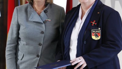 Ministerpräsidentin überreicht Bundesverdienstorden an 14 Bürgerinnen und Bürger aus Nordrhein-Westfalen, 01.02.2012