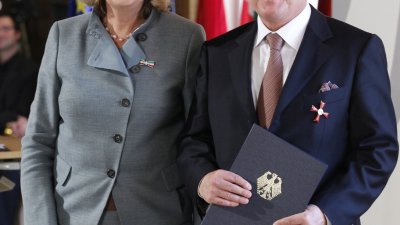 Ministerpräsidentin überreicht Bundesverdienstorden an 14 Bürgerinnen und Bürger aus Nordrhein-Westfalen, 01.02.2012