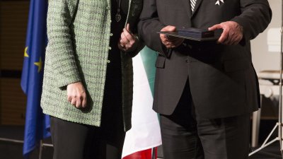 Verleihung des Verdienstordens des Landes Nordrhein-Westfalen an weitere 17 Bürgerinnen und Bürger