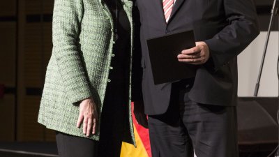 Verleihung des Verdienstordens des Landes Nordrhein-Westfalen an weitere 17 Bürgerinnen und Bürger