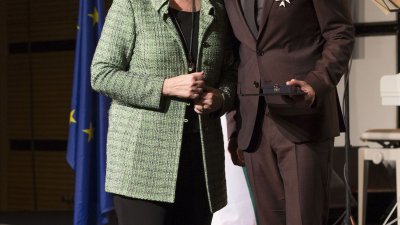 Verleihung des Verdienstordens des Landes Nordrhein-Westfalen an weitere 17 Bürgerinnen und Bürger