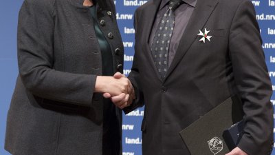 Ministerpräsidentin Hannelore Kraft verleiht den Verdienstorden des Landes Nordrhein-Westfalen an 26 Bürgerinnen und Bürger