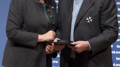 Ministerpräsidentin Hannelore Kraft verleiht den Verdienstorden des Landes Nordrhein-Westfalen an 26 Bürgerinnen und Bürger