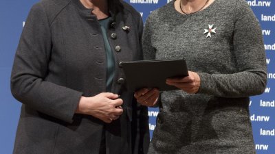 Ministerpräsidentin Hannelore Kraft verleiht den Verdienstorden des Landes Nordrhein-Westfalen an 26 Bürgerinnen und Bürger