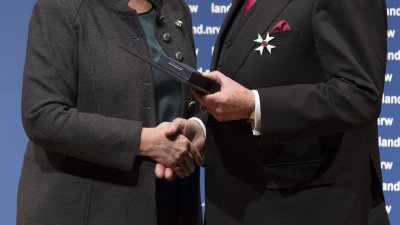 Ministerpräsidentin Hannelore Kraft verleiht den Verdienstorden des Landes Nordrhein-Westfalen an 26 Bürgerinnen und Bürger