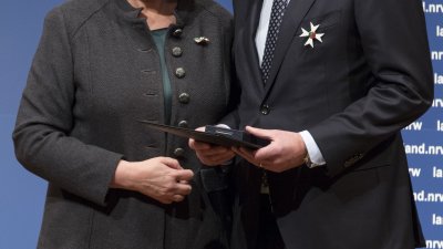 Ministerpräsidentin Hannelore Kraft verleiht den Verdienstorden des Landes Nordrhein-Westfalen an 26 Bürgerinnen und Bürger
