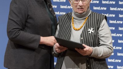 Ministerpräsidentin Hannelore Kraft verleiht den Verdienstorden des Landes Nordrhein-Westfalen an 26 Bürgerinnen und Bürger