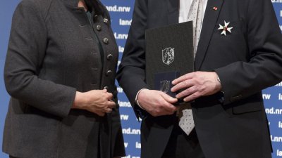 Ministerpräsidentin Hannelore Kraft verleiht den Verdienstorden des Landes Nordrhein-Westfalen an 26 Bürgerinnen und Bürger