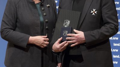 Ministerpräsidentin Hannelore Kraft verleiht den Verdienstorden des Landes Nordrhein-Westfalen an 26 Bürgerinnen und Bürger