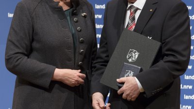 Ministerpräsidentin Hannelore Kraft verleiht den Verdienstorden des Landes Nordrhein-Westfalen an 26 Bürgerinnen und Bürger