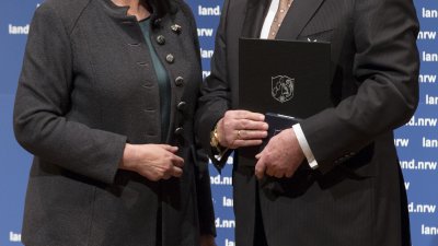 Ministerpräsidentin Hannelore Kraft verleiht den Verdienstorden des Landes Nordrhein-Westfalen an 26 Bürgerinnen und Bürger