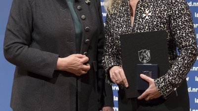 Ministerpräsidentin Hannelore Kraft verleiht den Verdienstorden des Landes Nordrhein-Westfalen an 26 Bürgerinnen und Bürger