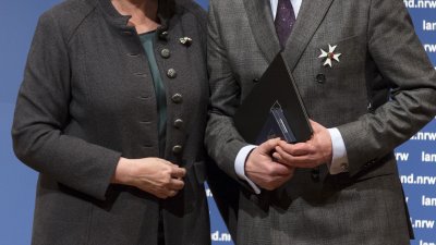 Ministerpräsidentin Hannelore Kraft verleiht den Verdienstorden des Landes Nordrhein-Westfalen an 26 Bürgerinnen und Bürger