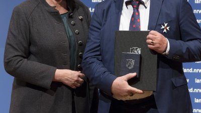 Ministerpräsidentin Hannelore Kraft verleiht den Verdienstorden des Landes Nordrhein-Westfalen an 26 Bürgerinnen und Bürger