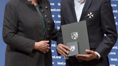 Ministerpräsidentin Hannelore Kraft verleiht den Verdienstorden des Landes Nordrhein-Westfalen an 26 Bürgerinnen und Bürger