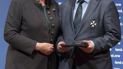 Ministerpräsidentin Hannelore Kraft verleiht den Verdienstorden des Landes Nordrhein-Westfalen an 26 Bürgerinnen und Bürger