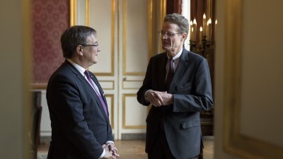 Wirtschaftsforum in Paris