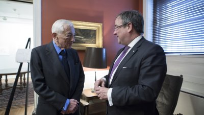 Ministerpräsident Armin Laschet trifft den Schriftsteller Louis Begley
