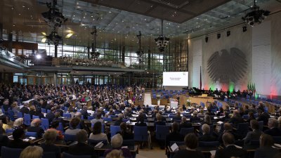 Ministerpräsident Armin Laschet verleiht den Staatspreis 2019 an Prof. Klaus Töpfer
