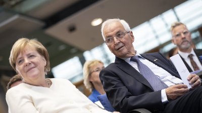 Ministerpräsident Armin Laschet verleiht den Staatspreis 2019 an Prof. Klaus Töpfer