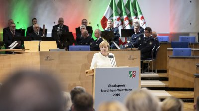 Ministerpräsident Armin Laschet verleiht den Staatspreis 2019 an Prof. Klaus Töpfer
