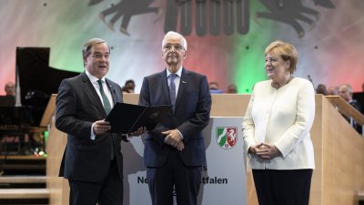Ministerpräsident Armin Laschet verleiht den Staatspreis 2019 an Prof. Klaus Töpfer