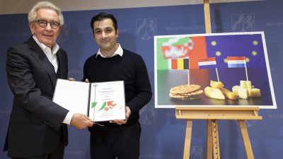 Sieger des Foto-Wettbewerbs zum Beneluxjahr ausgezeichnet: „Europa heute – Kinder statt Krieg“ gewinnt