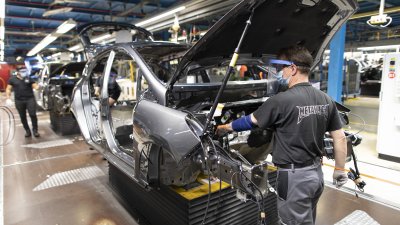 Ministerpräsident Armin Laschet besucht Ford-Werk Köln