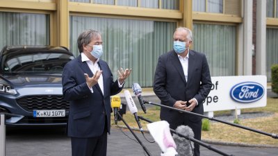 Ministerpräsident Armin Laschet besucht Ford-Werk Köln
